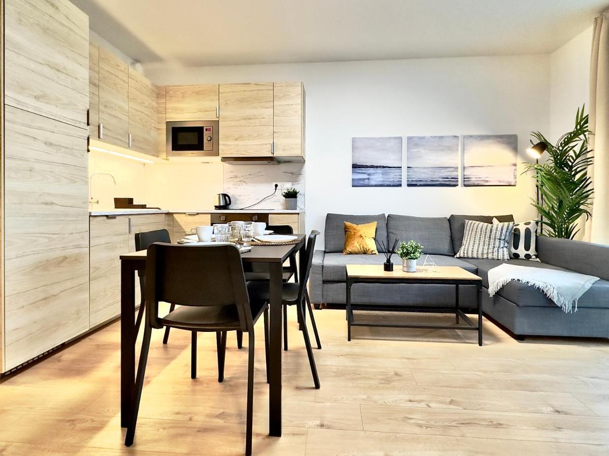 Yarn - Brand New - Free Parking - Balcony With City View - Central Shopping Mall Bratislava Eksteriør bilde