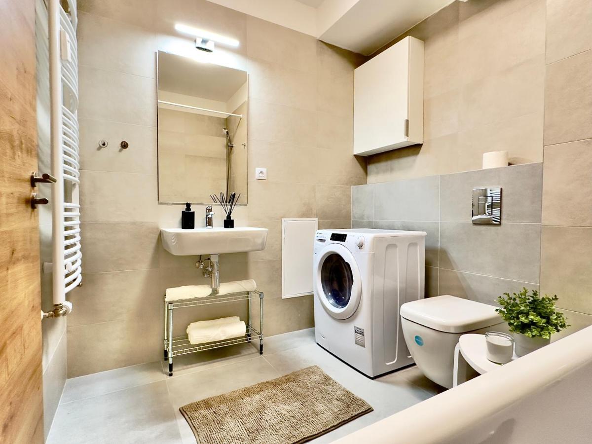 Yarn - Brand New - Free Parking - Balcony With City View - Central Shopping Mall Bratislava Eksteriør bilde